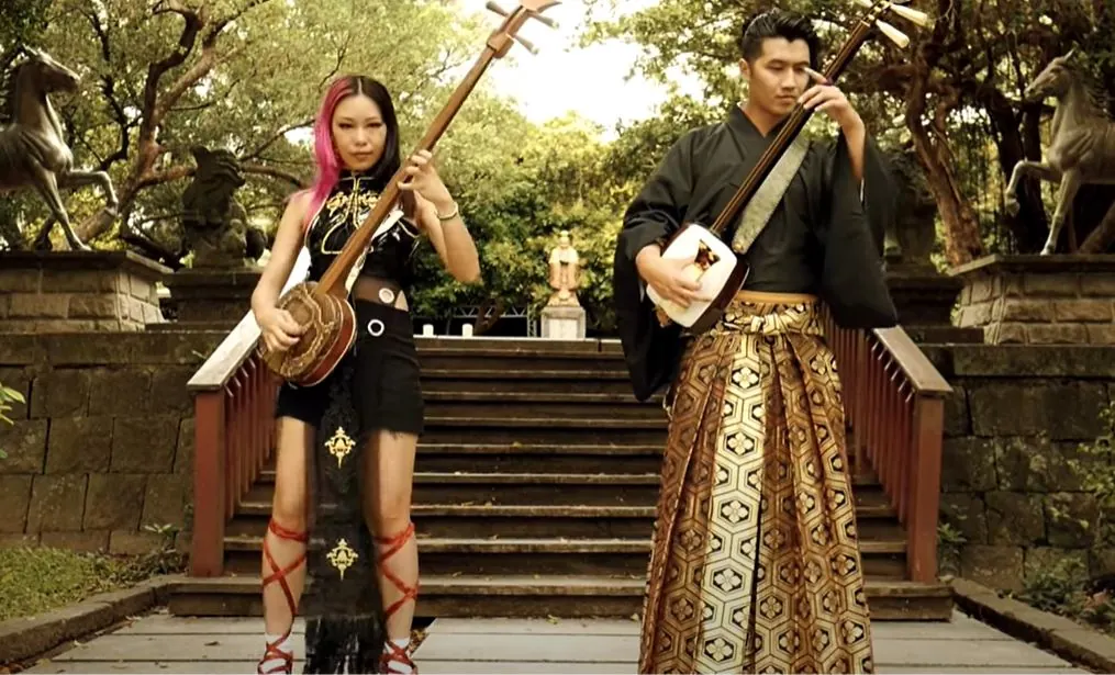 Nini Music: l’asian folk cover di ‘Thunderstruck’