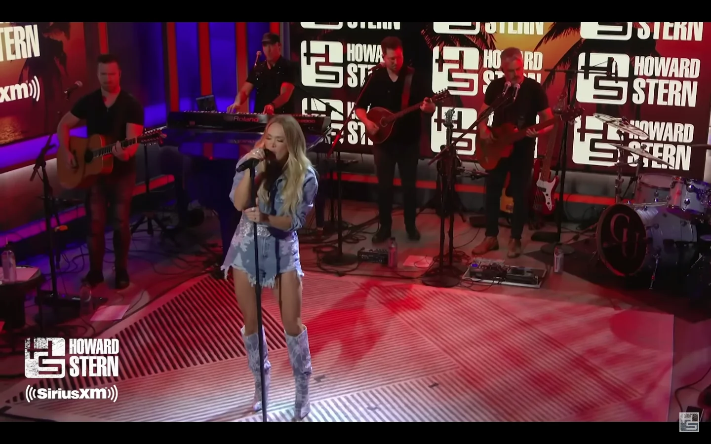 Ozzy Osbourne: Carrie Underwood esegue la cover di 'Mama, I’m Coming Home' al The Howard Stern Show