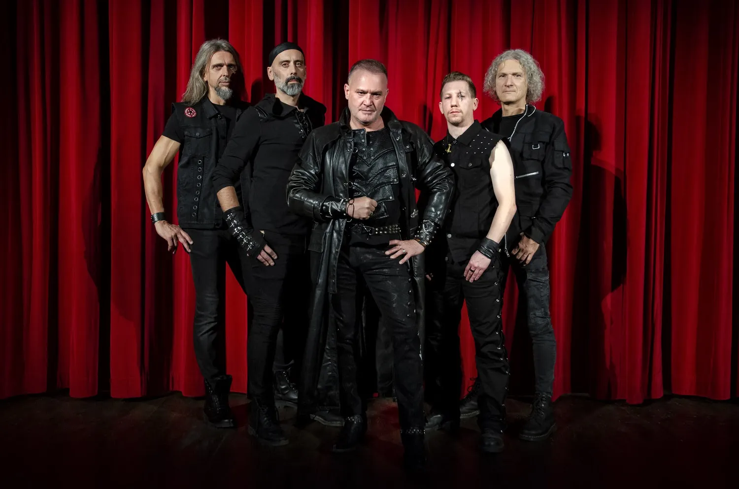 AnthenorA: guarda il video di 'Left Outside Alone', cover di Anastacia
