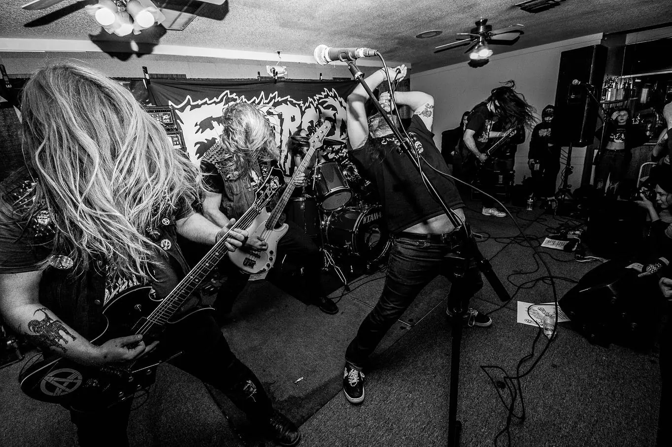 Enforced: guarda il visualizer video di "Casket"