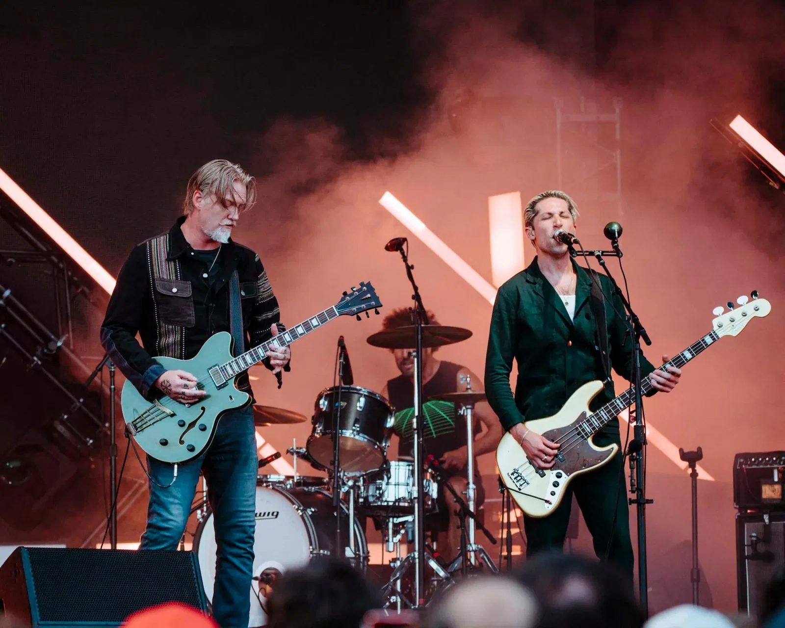 Queens of the Stone Age: ascolta il nuovo singolo 'Carnavoyeur'