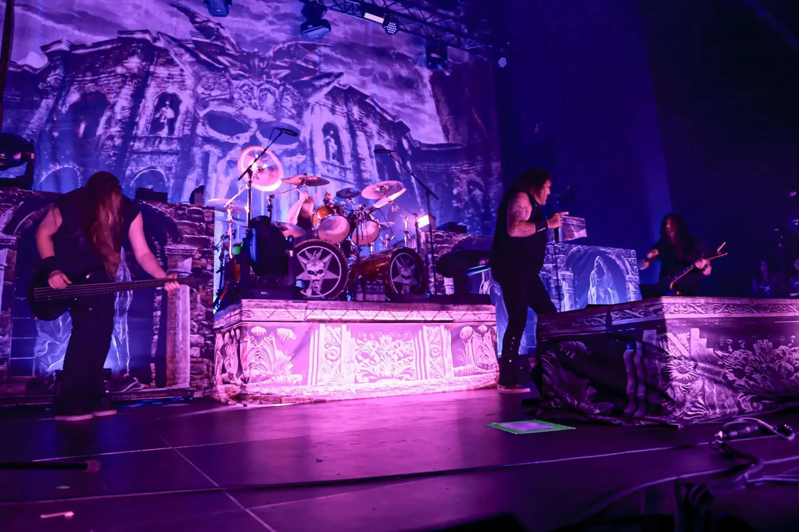 Testament: la band suona come quartetto allo show di apertura del tour europeo