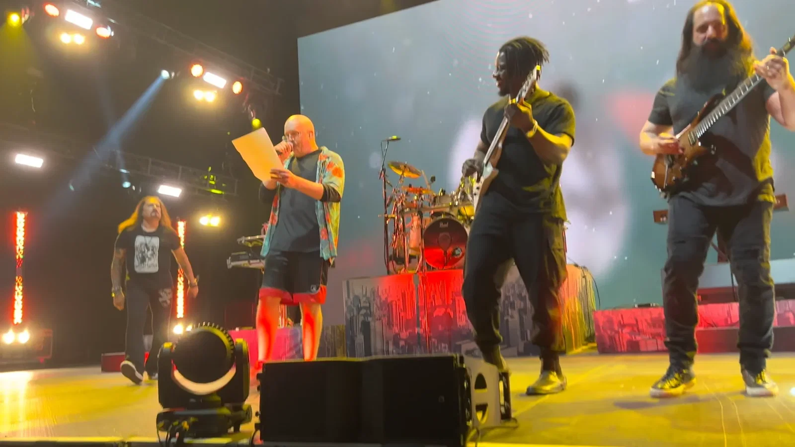 Dream Theater: eseguono dal vivo 'The Spirit Carries On' con Devin Townsend e gli Animals As Leaders