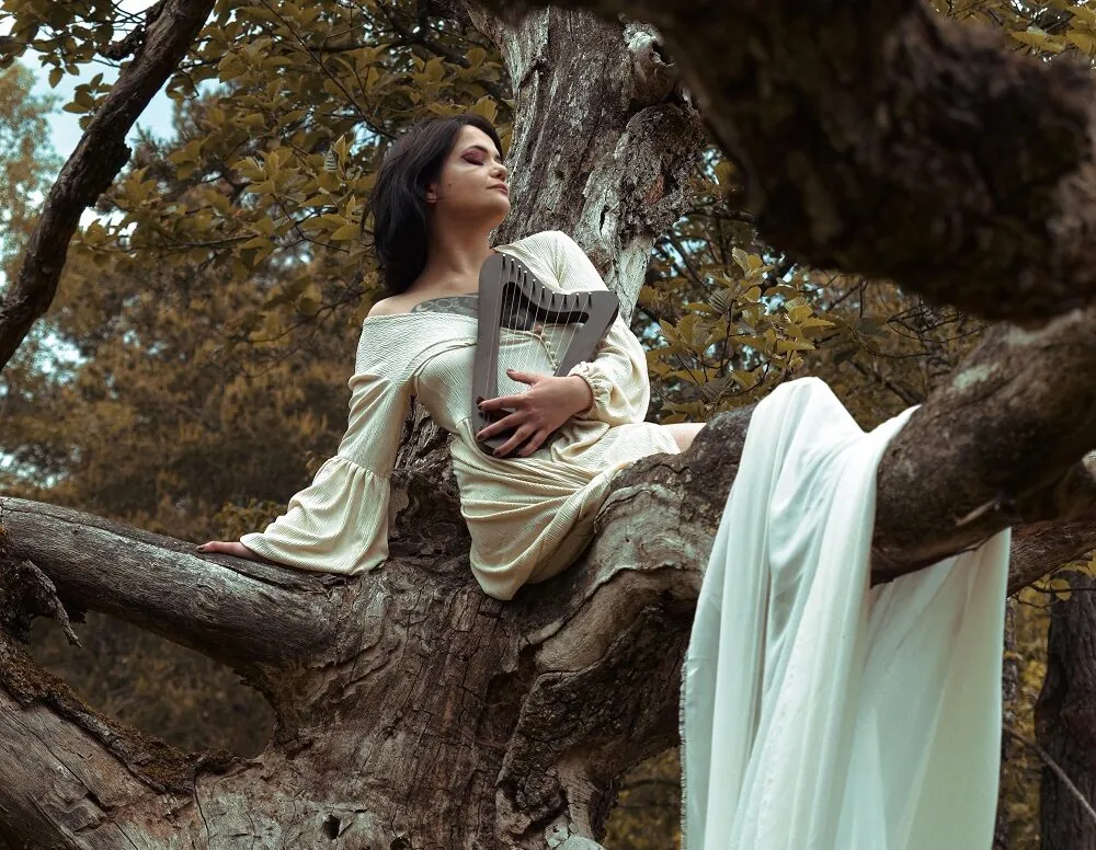 Of The Muses: pubblicato il nuovo singolo 'V'