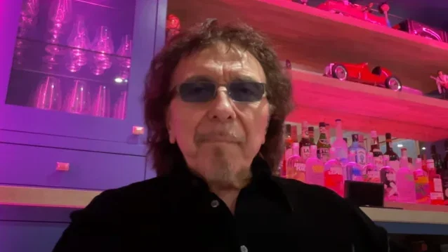 Black Sabbath: il video di Tony Iommi che non si scompone davanti ad un disturbatore