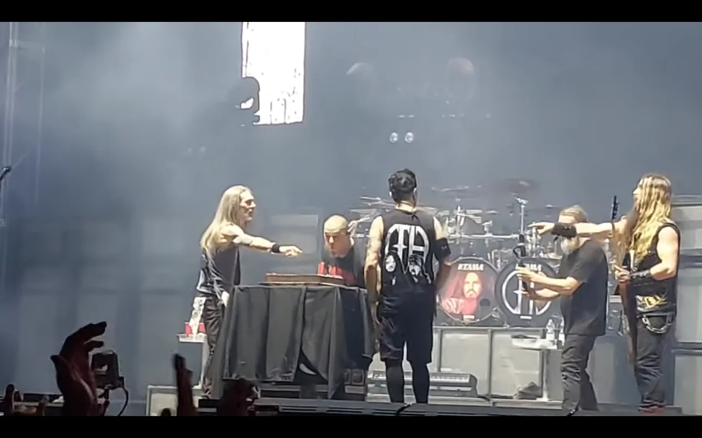 Pantera: il video del compleanno di Phil Anselmo sul palco di Bologna
