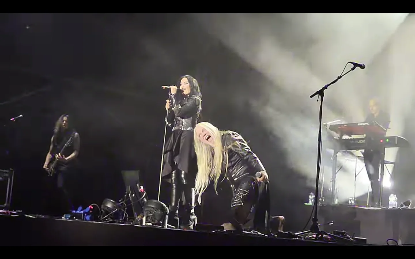 Nightwish: Tarja Turunen e Marko Hietala eseguono dal vivo 'The Phantom Of The Opera'