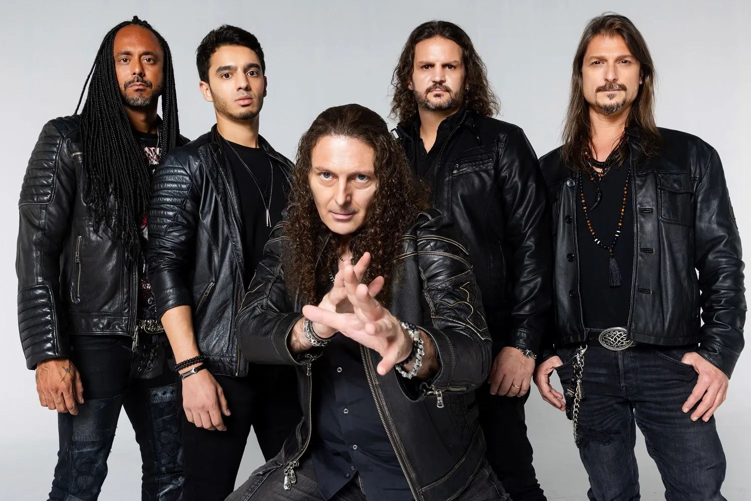 Angra: fuori Fabio Lione