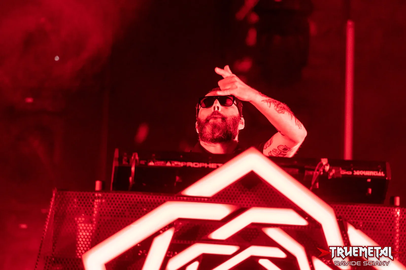 Carpenter Brut, Health: una data insieme in Italia