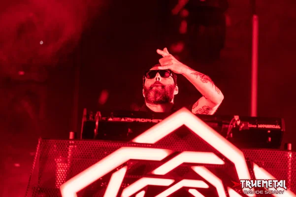 Carpenter Brut-2