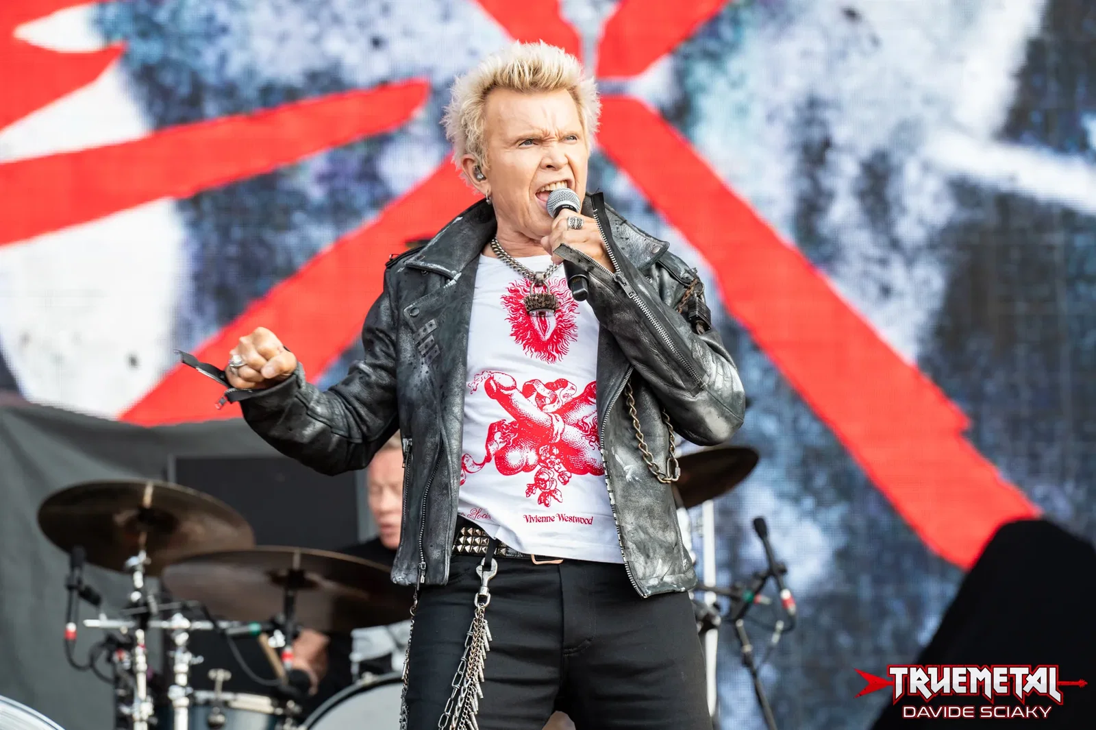 Billy Idol: condiviso il video del brano "John Wayne" con la partecipazione di Alison Mosshart
