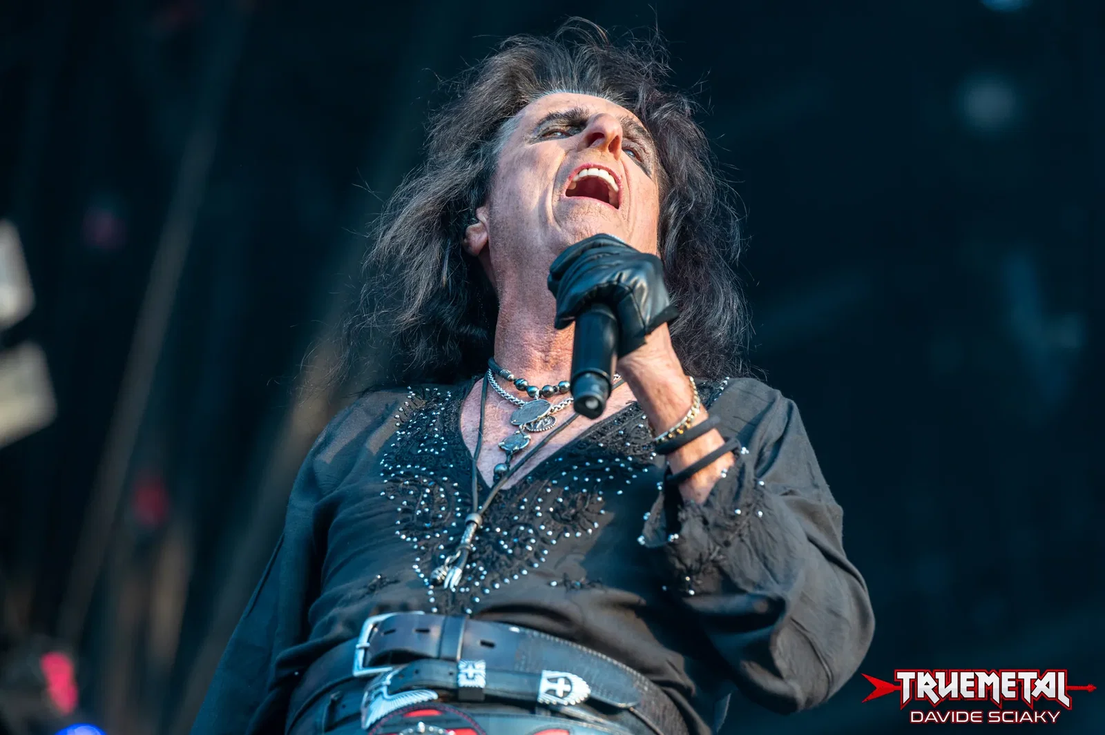 Alice Cooper: l'autobiografia "Devil On My Shoulder" scala le classifiche dei libri più venduti