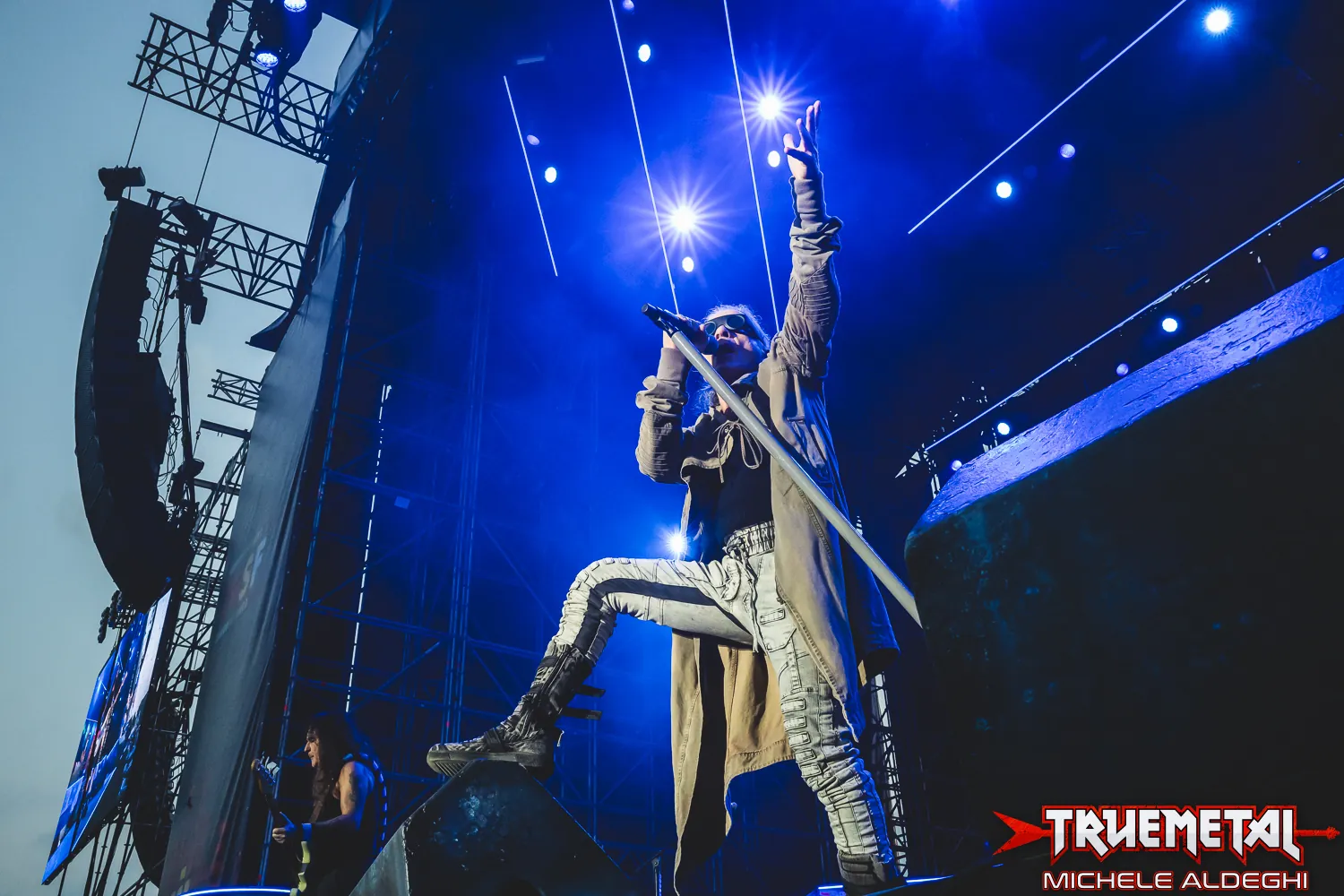 Iron Maiden: Bruce Dickinson, "La prima fila al Power Trip era composta da ricchi poser a cui interessava solo filmare lo show"
