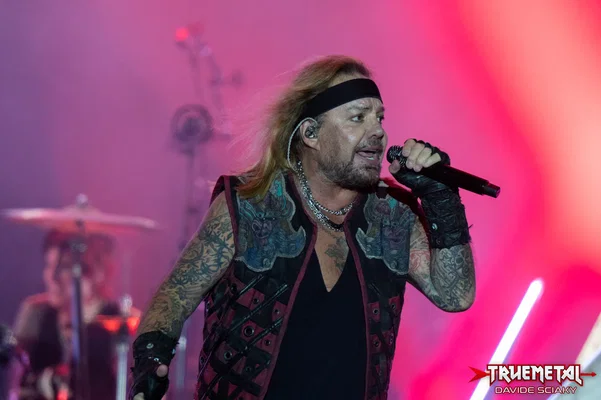 Motley Crue-2