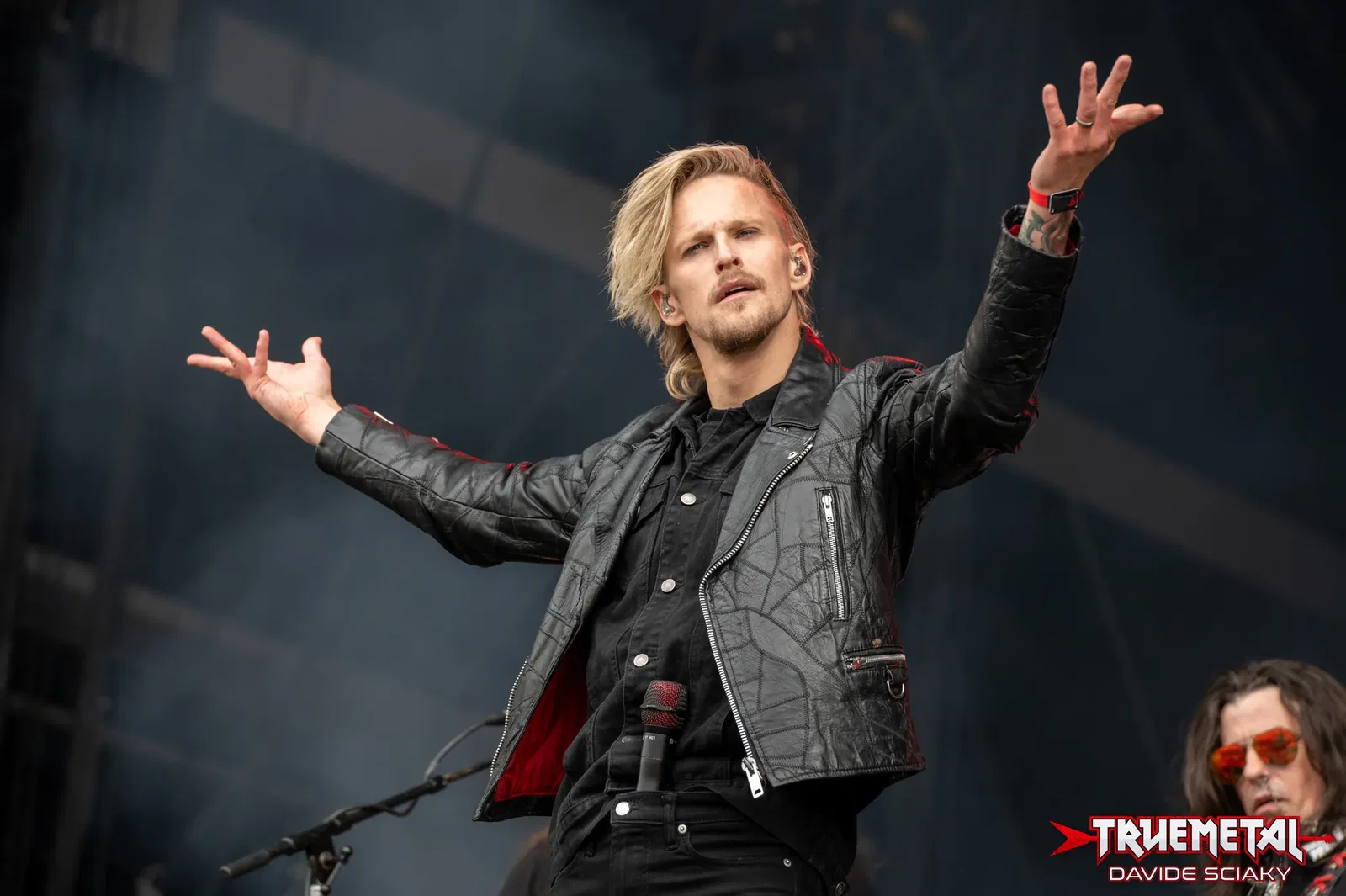 Skid Row: Erik Grönwall esegue la cover di 'Neon Knights' dei Black Sabbath