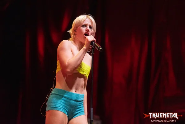 Amyl and the Sniffers-2