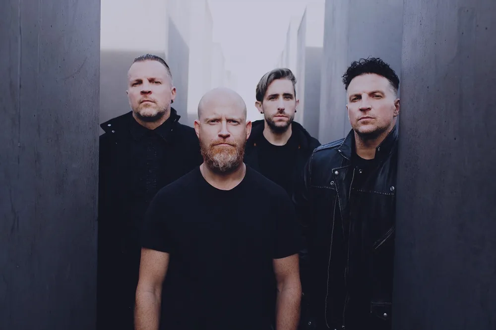 Red: il doppio singolo 'Cold World/Minus It All' dal nuovo album "Rated R"