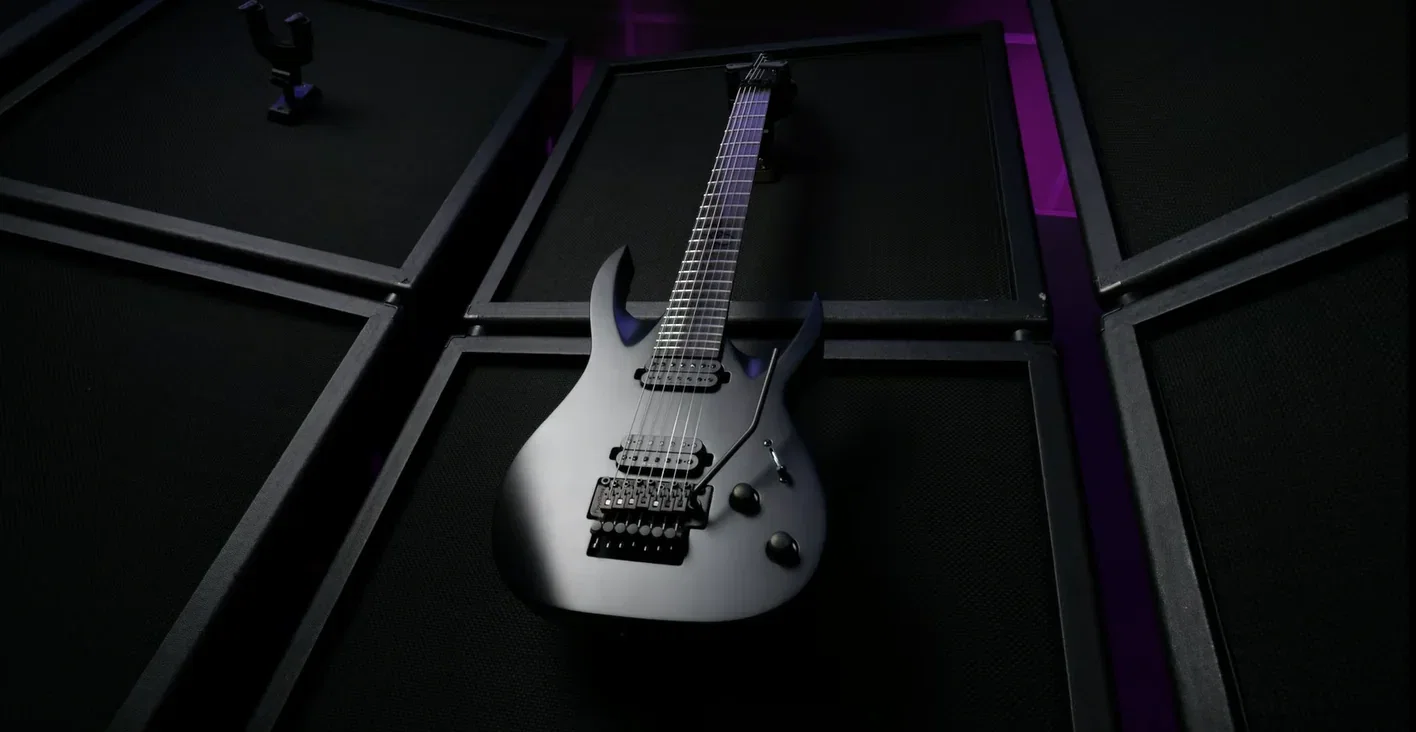 Solar Guitars: la versione a 8 corde della serie Svart+
