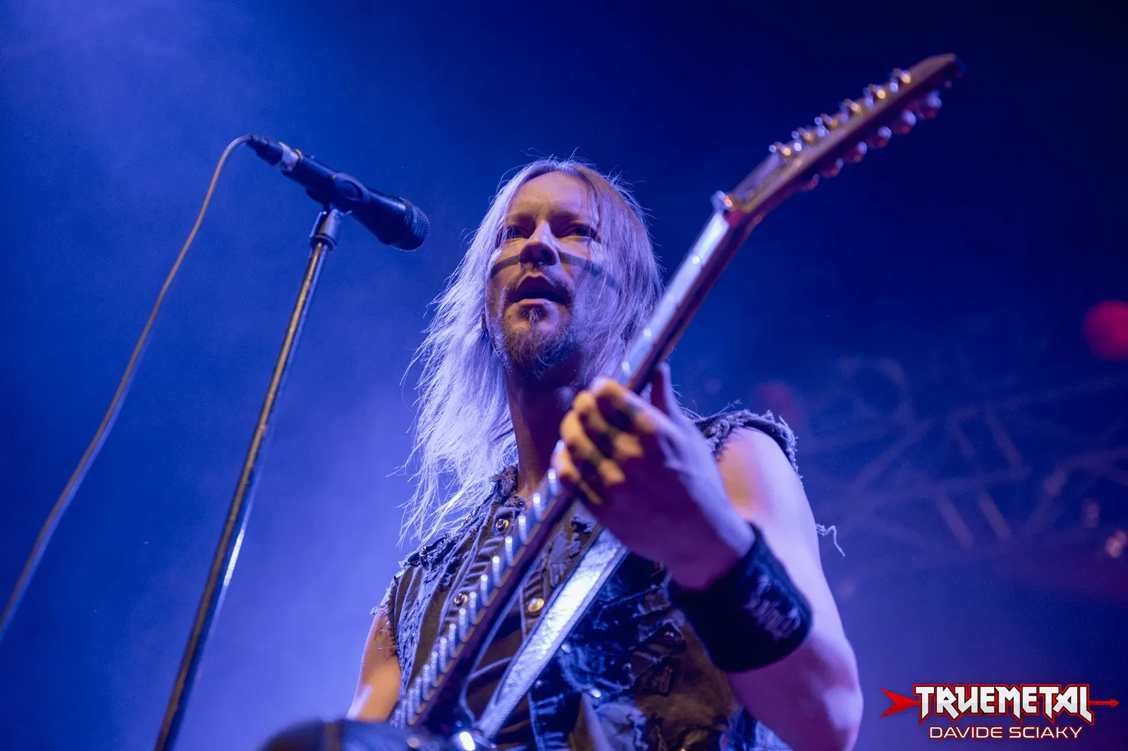 Ensiferum: lyric video della nuova "Long Cold Winter"