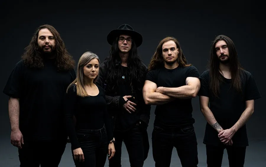 The Silence Between Us: guarda il video di "Bones"