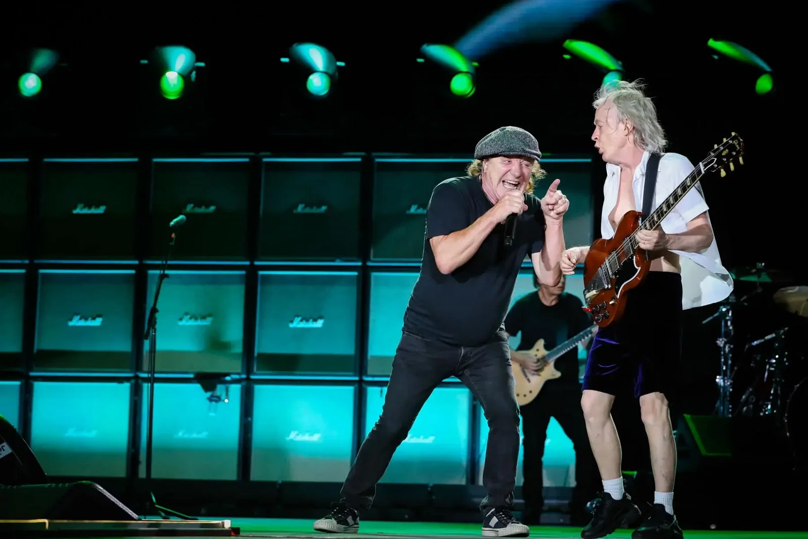 AC/DC: tutte le informazioni sui treni straordinari per rientrare dal concerto di Imola