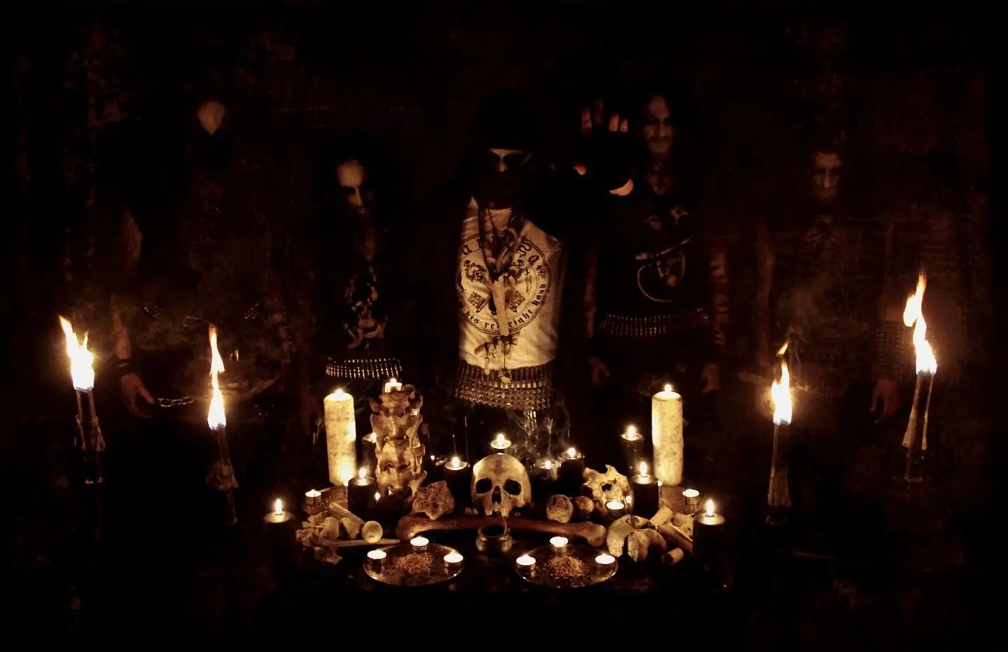 Infernal Angels: ascolta il nuovo brano 'The Flame Burns Brighter in the Darkness'