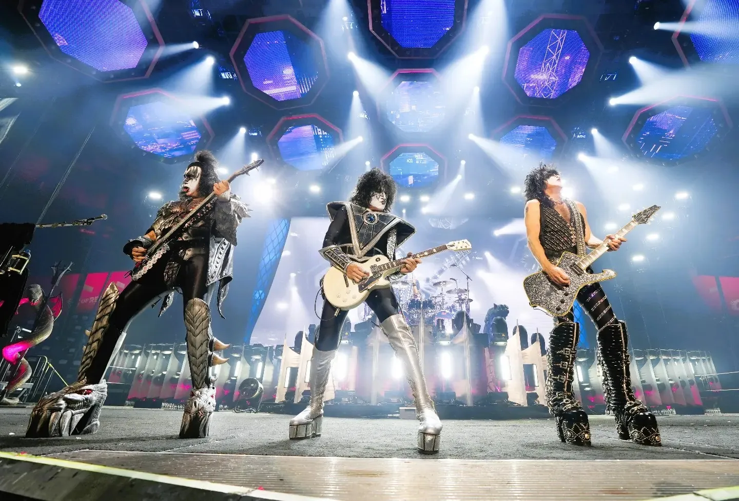 Kiss: Gene Simmons, "Cellulari? Ogni volta che salgo sul palco rischio la vita per niente"