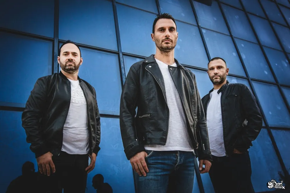Night Pleasure Hotel: contratto con Art Of Melody Music