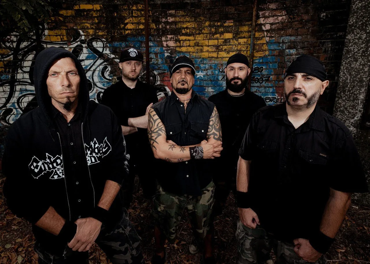 Browbeat: il video di 'Empire on Fire'