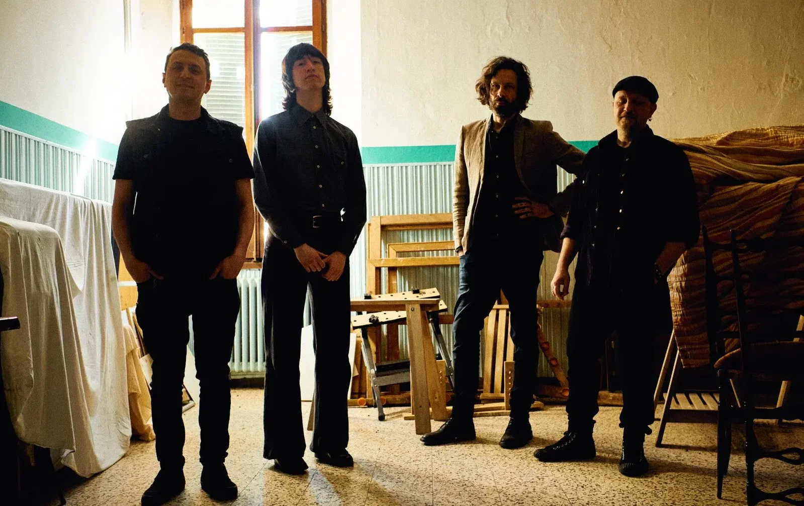 Gab De La Vega: torna alle radici punk con il nuovo singolo 'Preaching to the Choir'