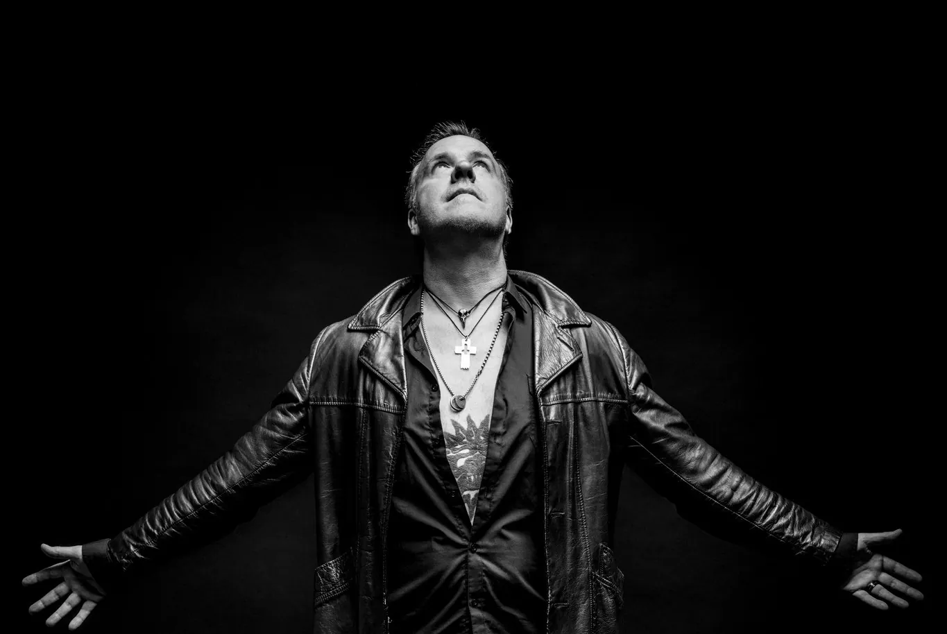 Burton C. Bell: il lyric video di 'Savages'