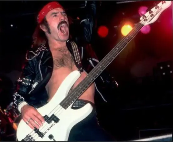 Saxon: il bassista fondatore Steve Dawson incarcerato per reati sessuali su minori