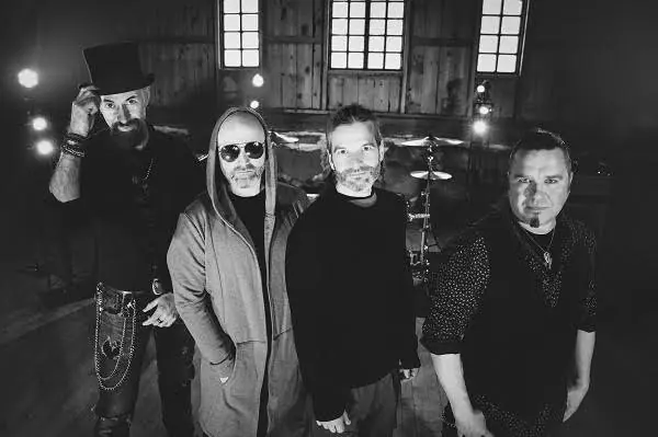 Wake The Nations: pronto il terzo album in studio, guara il video di 'Alive'