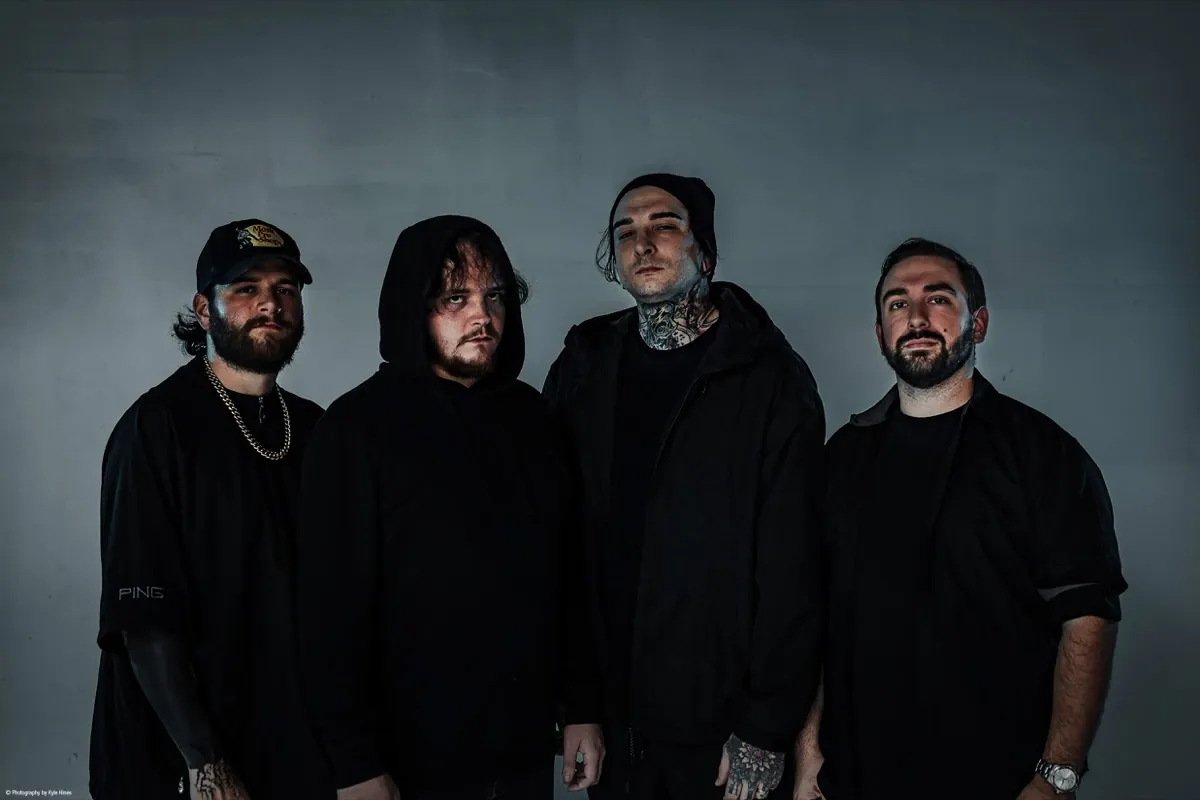 Signs Of The Swarm: ecco il live video di 'Borrowed Time'