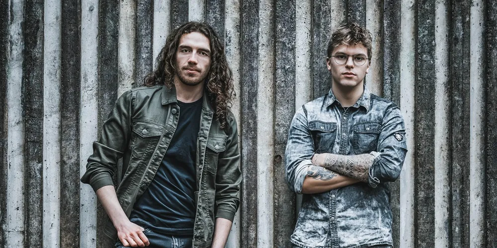 MikhMakh: guarda i video di "Do It Now" e "Never Too Far Away"