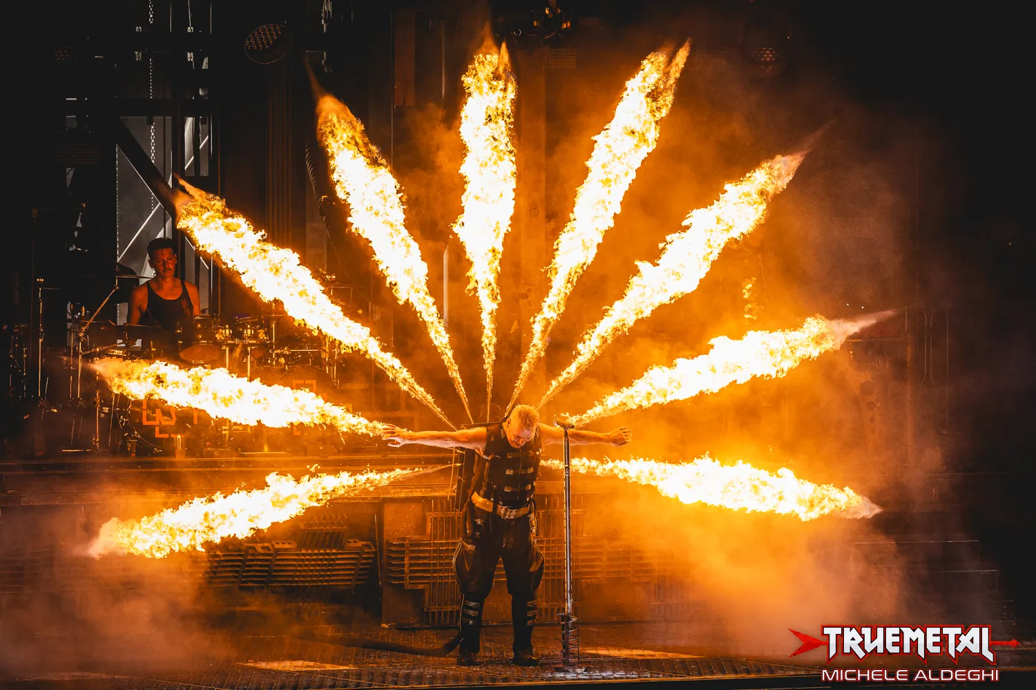 Rammstein: condiviso il live video per "Sonne" tratto dal film concerto "Rammstein - Live In Mexico City"
