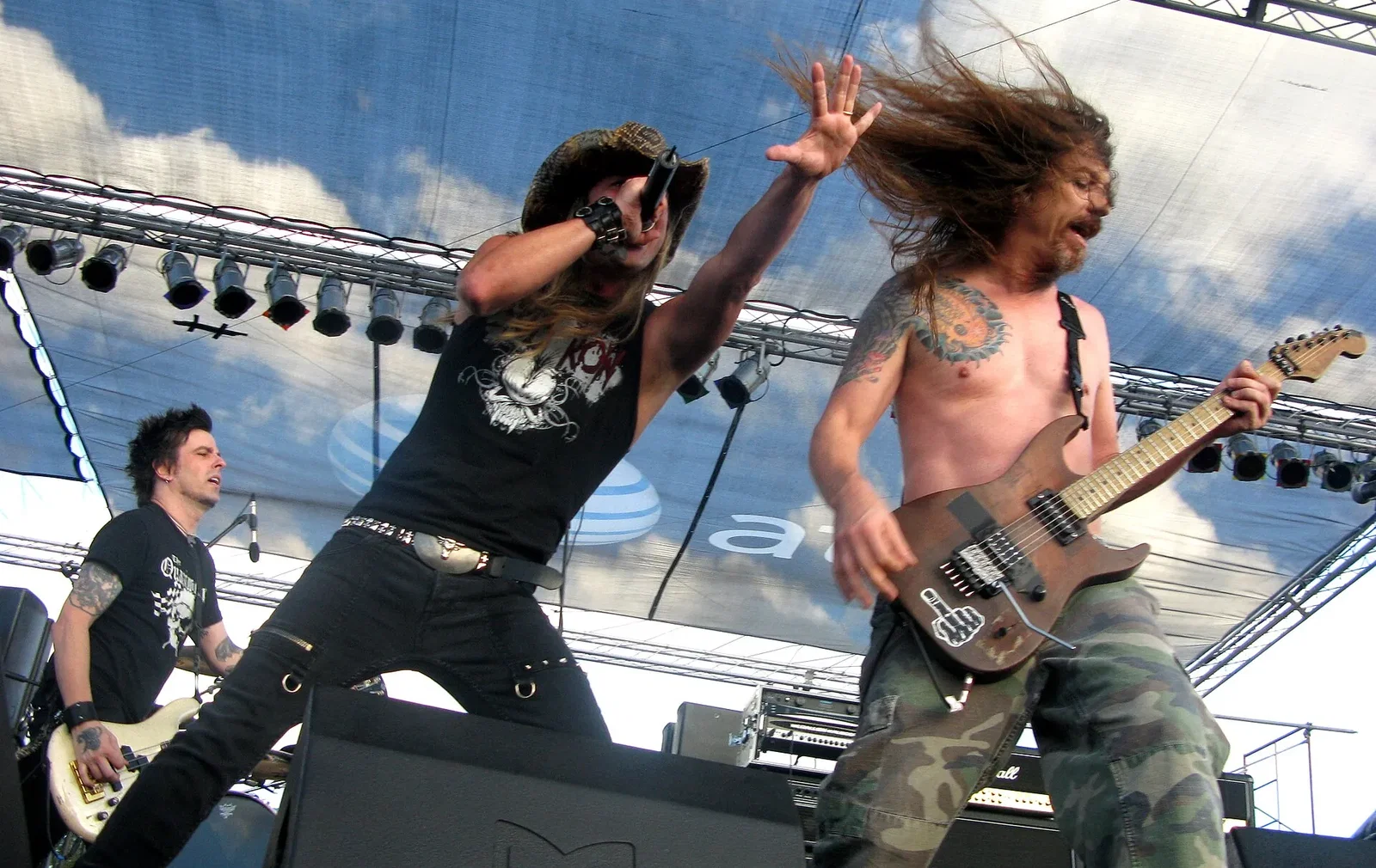 Skid Row: "Live in London" disponibile in tutti i negozi, guarda il video di "Youth Gone Wild"