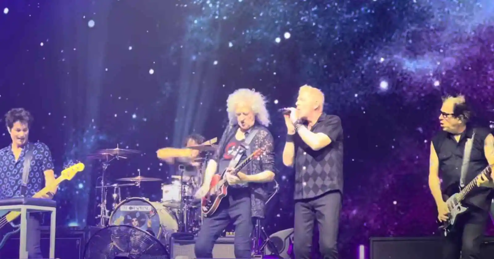 The Offspring: un brano live eseguito assieme a Brian May dei Queen