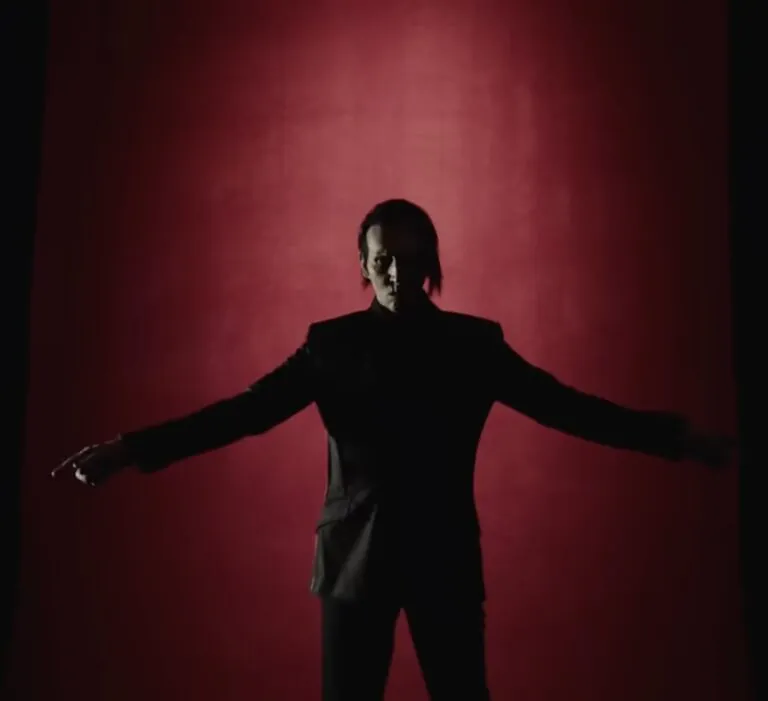 Marilyn Manson: guarda il video del nuovo brano "Raise the Red Flag"
