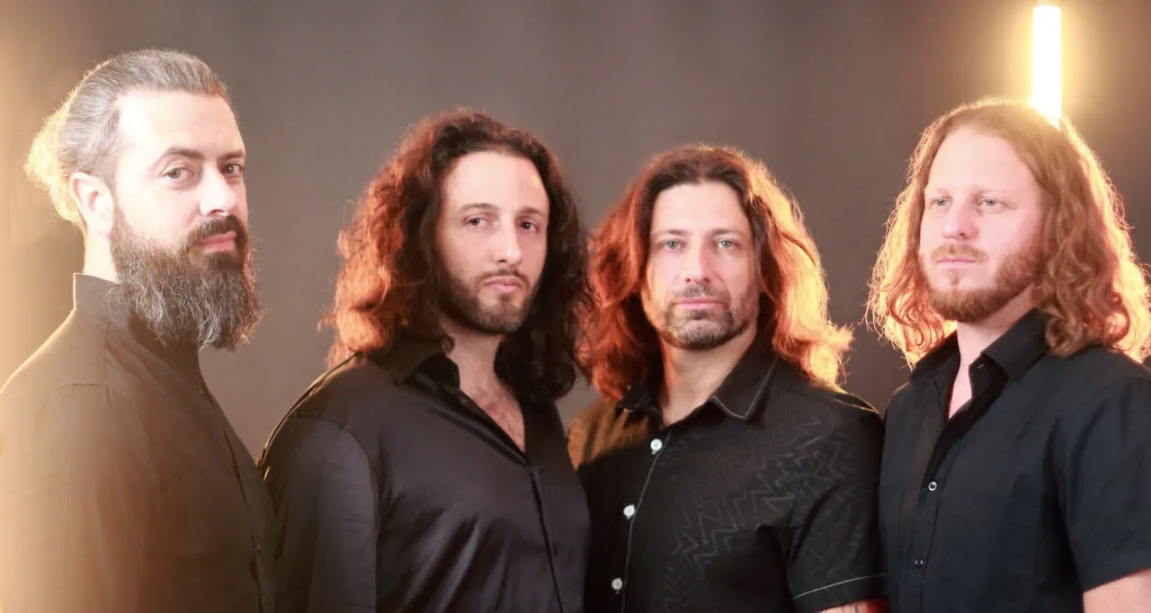 Roommates: nuovo estratto dall'album "Outside"