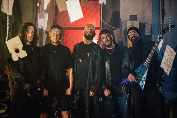 Hole In The Frame: guarda il video di "Monotony (Live 2024)"