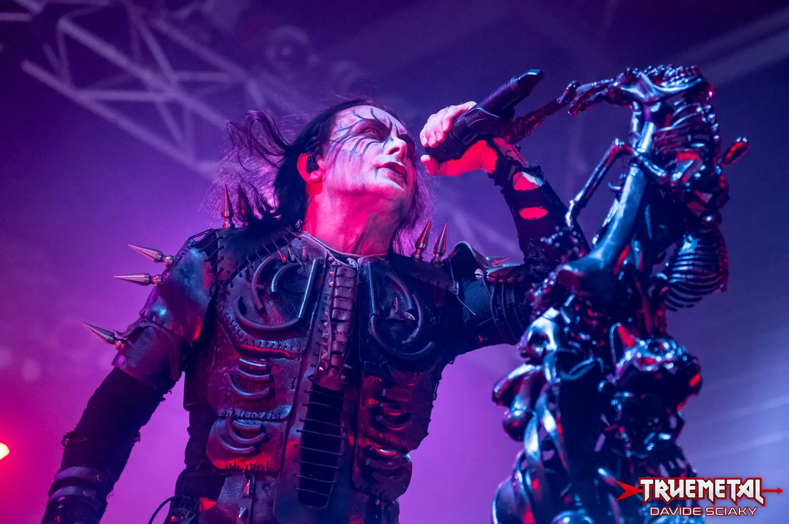 Cradle of Filth: Dani Filth svela la sua autobiografia "The Filth: My Life In Devilry And Debauchery"