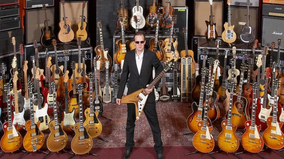 Joe Bonamassa: la sua enorme collezione di chitarre d'epoca a rischio negli incendi di Los Angeles