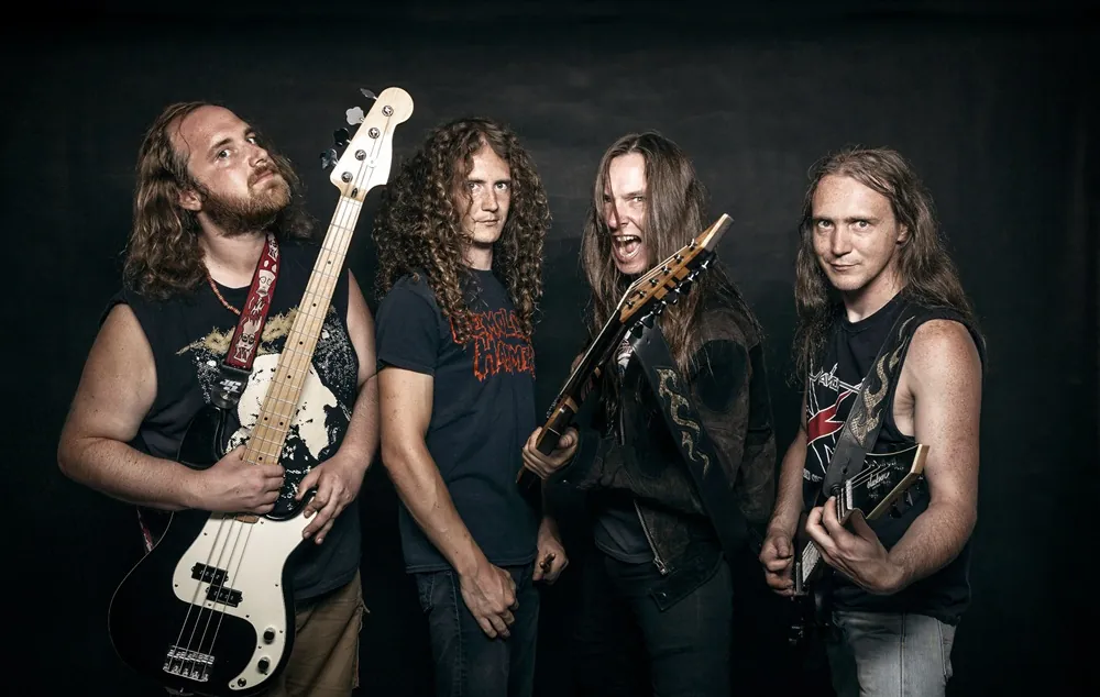 Fabulous Desaster: guarda il lyric video di "Coffin Dwellers"