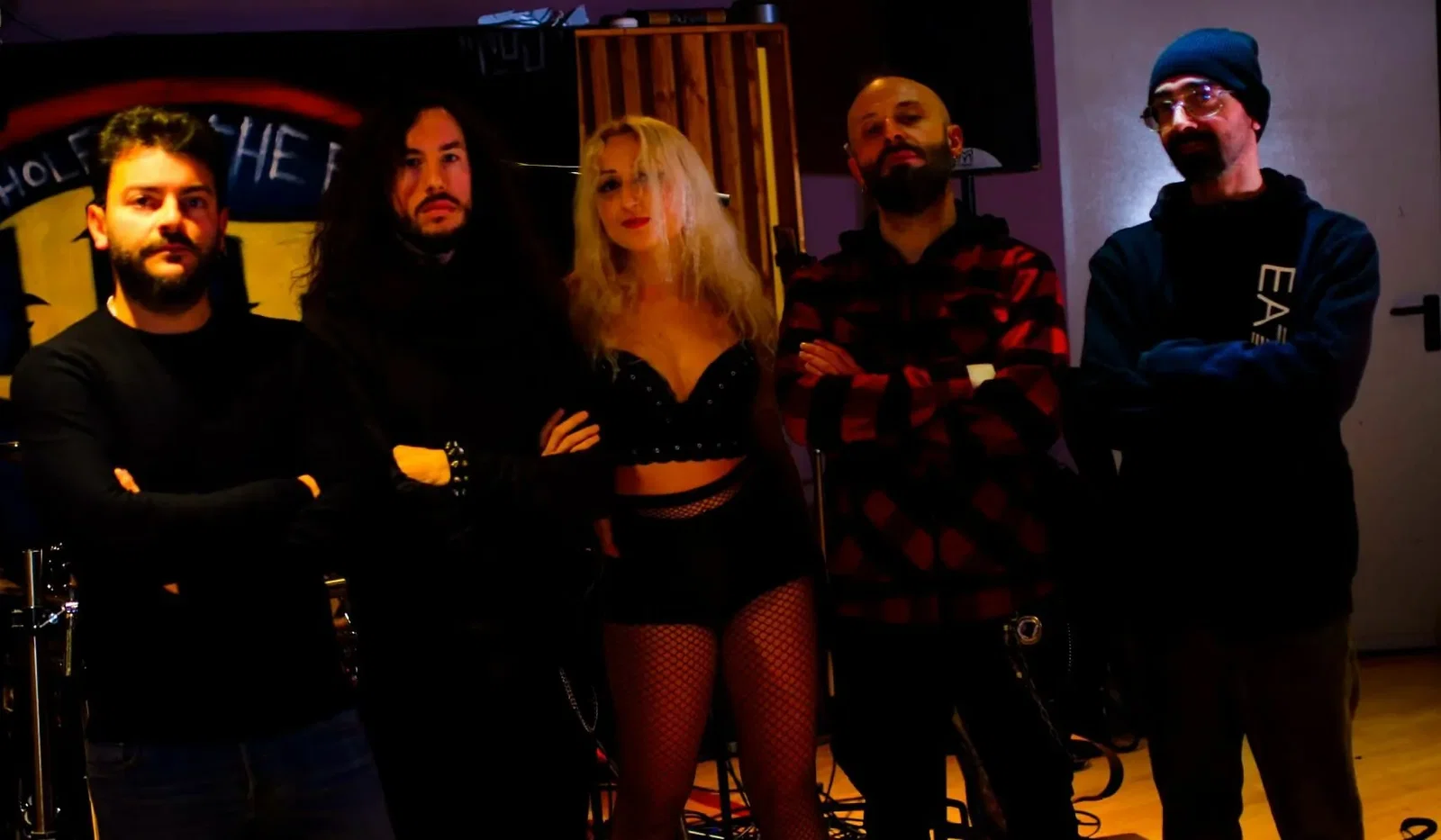 Hole In The Frame: fuori il video di "3 A.M."
