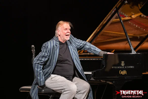 Rick Wakeman-1