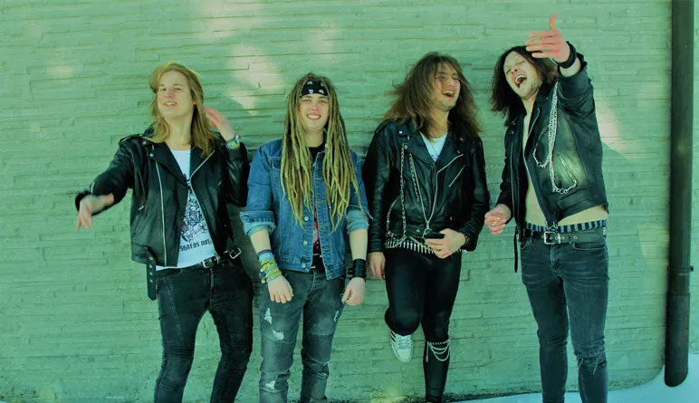 Defender (Germania): guarda 'Carry the World', il nuovo video