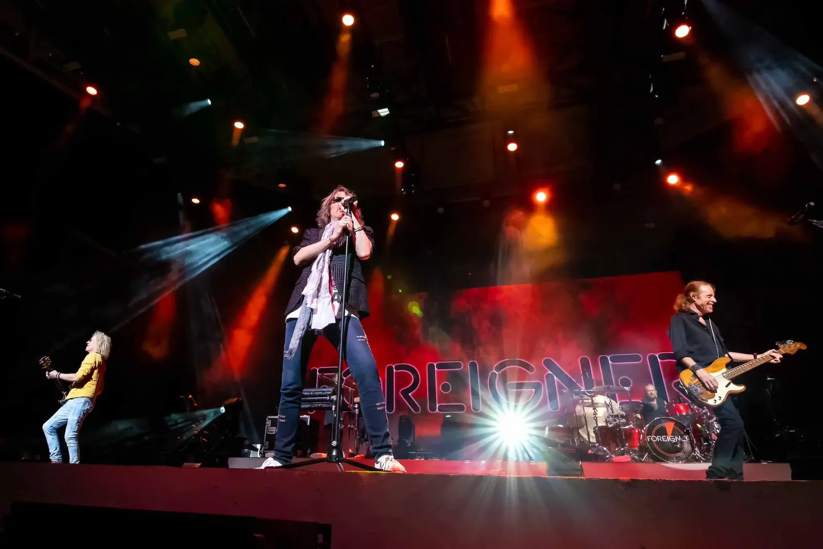Foreigner: Jeff Pilson, "Il fatto che Lou Gramm canterà di nuovo con noi? Vorremmo darci un pizzicotto!"