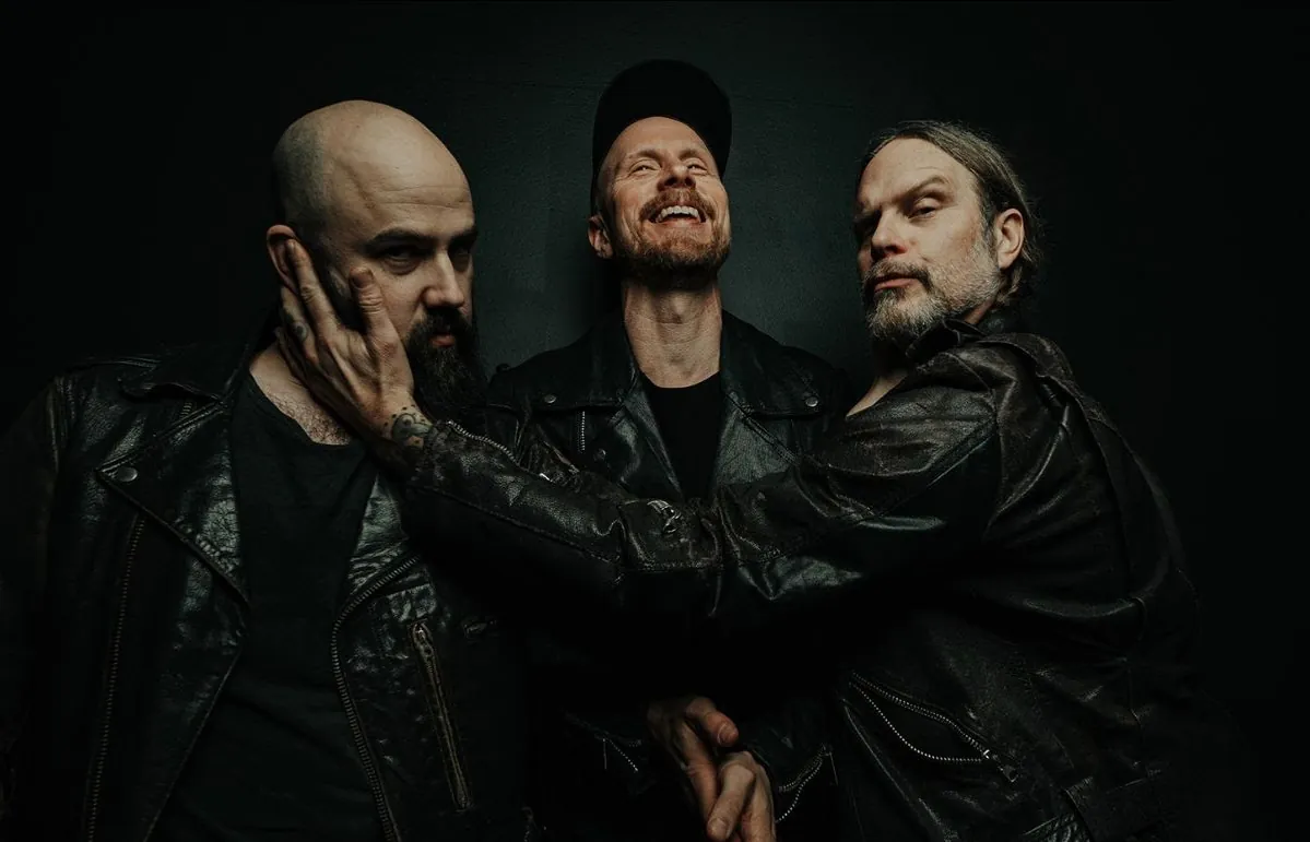 Satan Takes A Holiday: firma con Icons Creating Evil Art, annuncio del nuovo LP, il singolo "You're the One That I Want" (da "Grease")