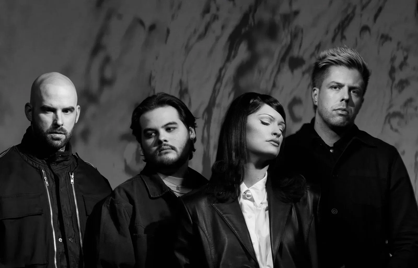 Spiritbox: Courtney LaPlante e Mike Stringer insieme a Slander e Vastive per "Under My Skin"